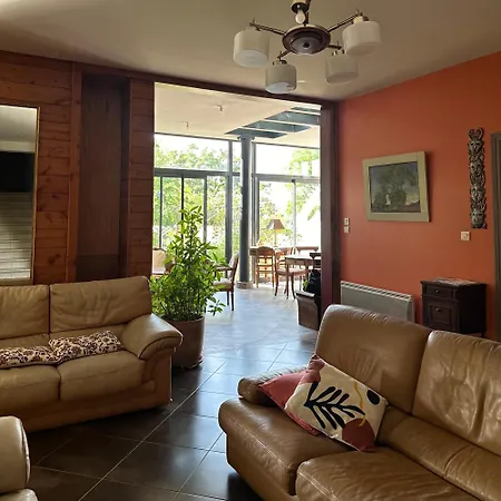La Maison Du Coteau Bed & Breakfast