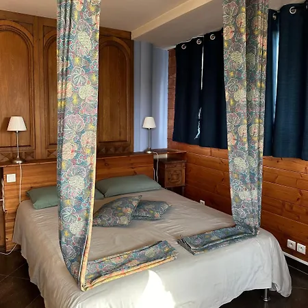 La Maison Du Coteau Bed & Breakfast 3*